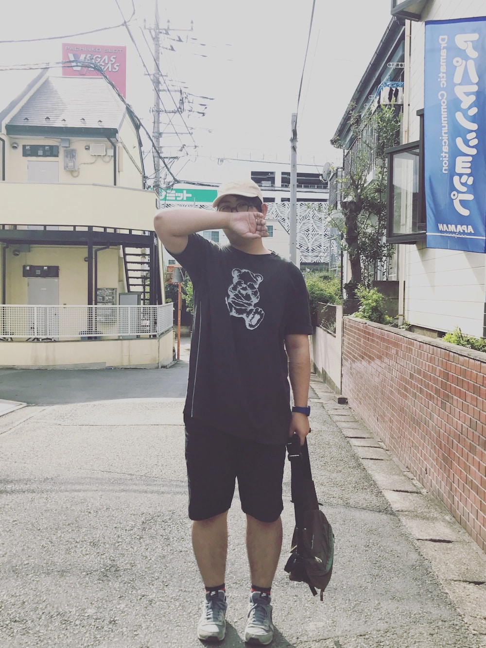 「VIDEOTAPEMUSICのアイテム（キャップ、ベージュ系）」を使った、y.endoさん（メンズ・175cm）の秋コーディネートの1枚目の写真
