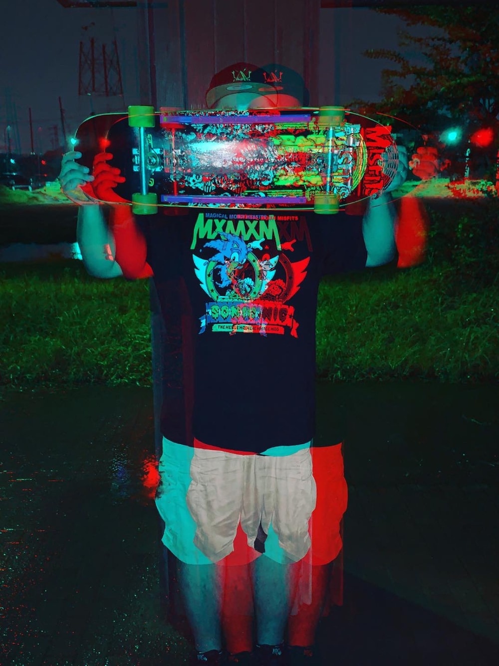 「MAGICAL MOSH MISFITSのアイテム（Tシャツ/カットソー、ブラック系）」を使った、y.endoさん（メンズ・175cm）の夏コーディネートの1枚目の写真