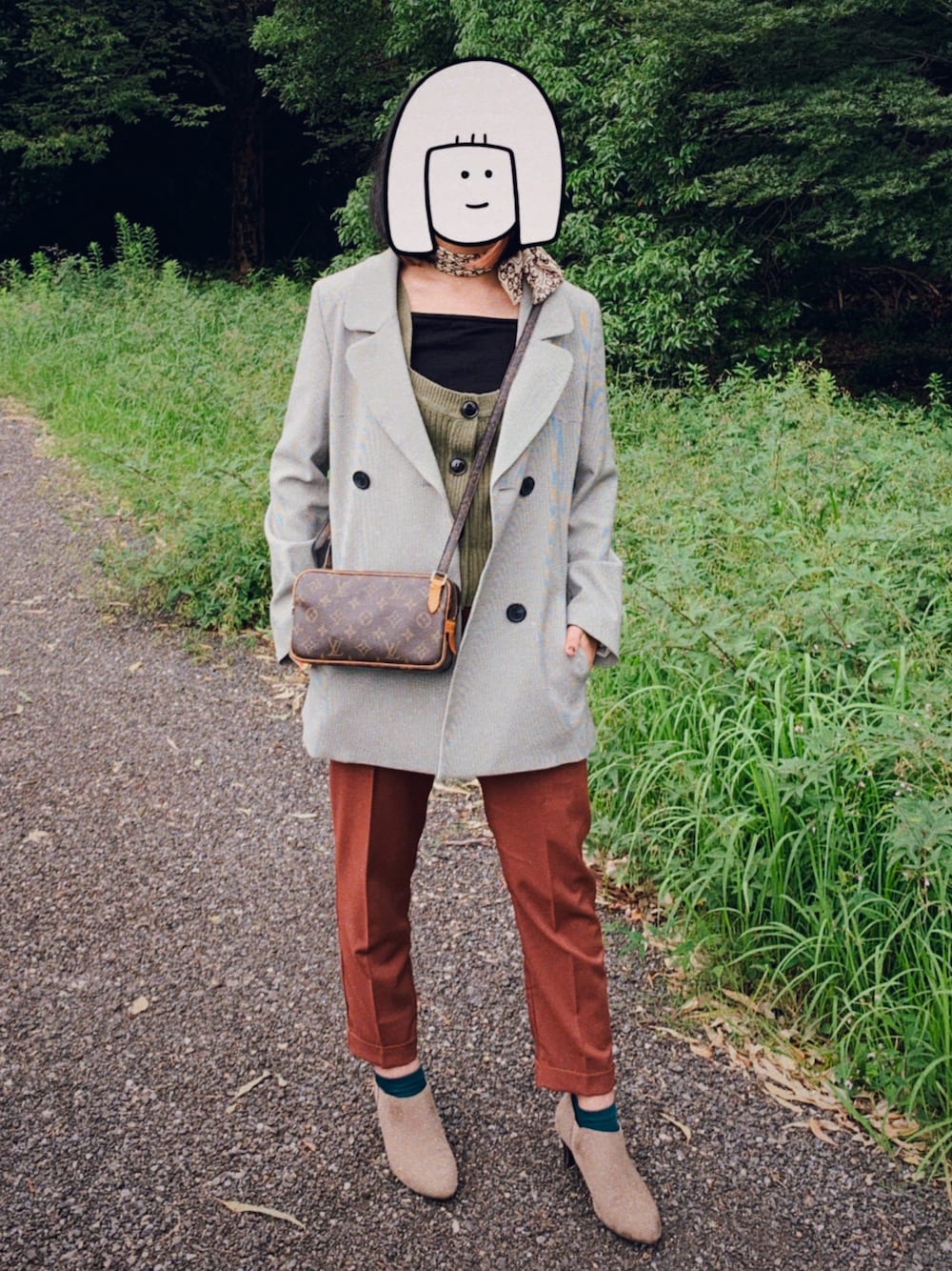 「秋のコーデ、ラブアンドピース2019、GU、ブーティ、ボブ、ボブ女子、vintage、VINTAGE、ジャケット、格子柄」｜「Christian Diorのアイテム（ストール/ショール、ベージュ系）」を使った、いいざちゃんさん（レディース・159cm）の秋コーディネートの1枚目の写真