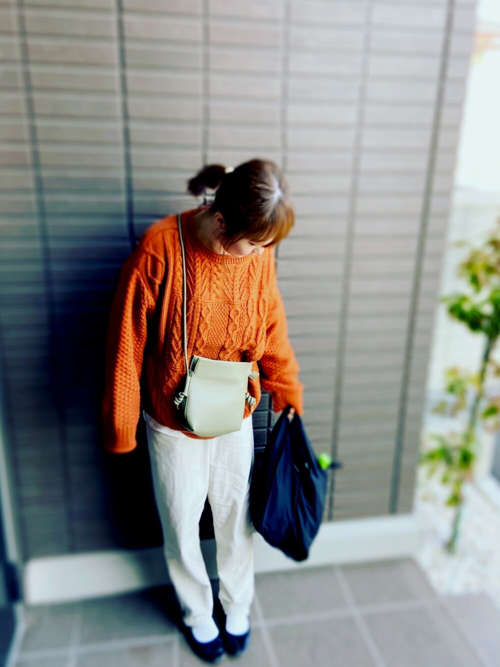 「LOWRYS FARMのアイテム（ニット/セーター、オレンジ系）」を使った、kanamomomoさん（レディース・147cm）の春コーディネートの1枚目の写真