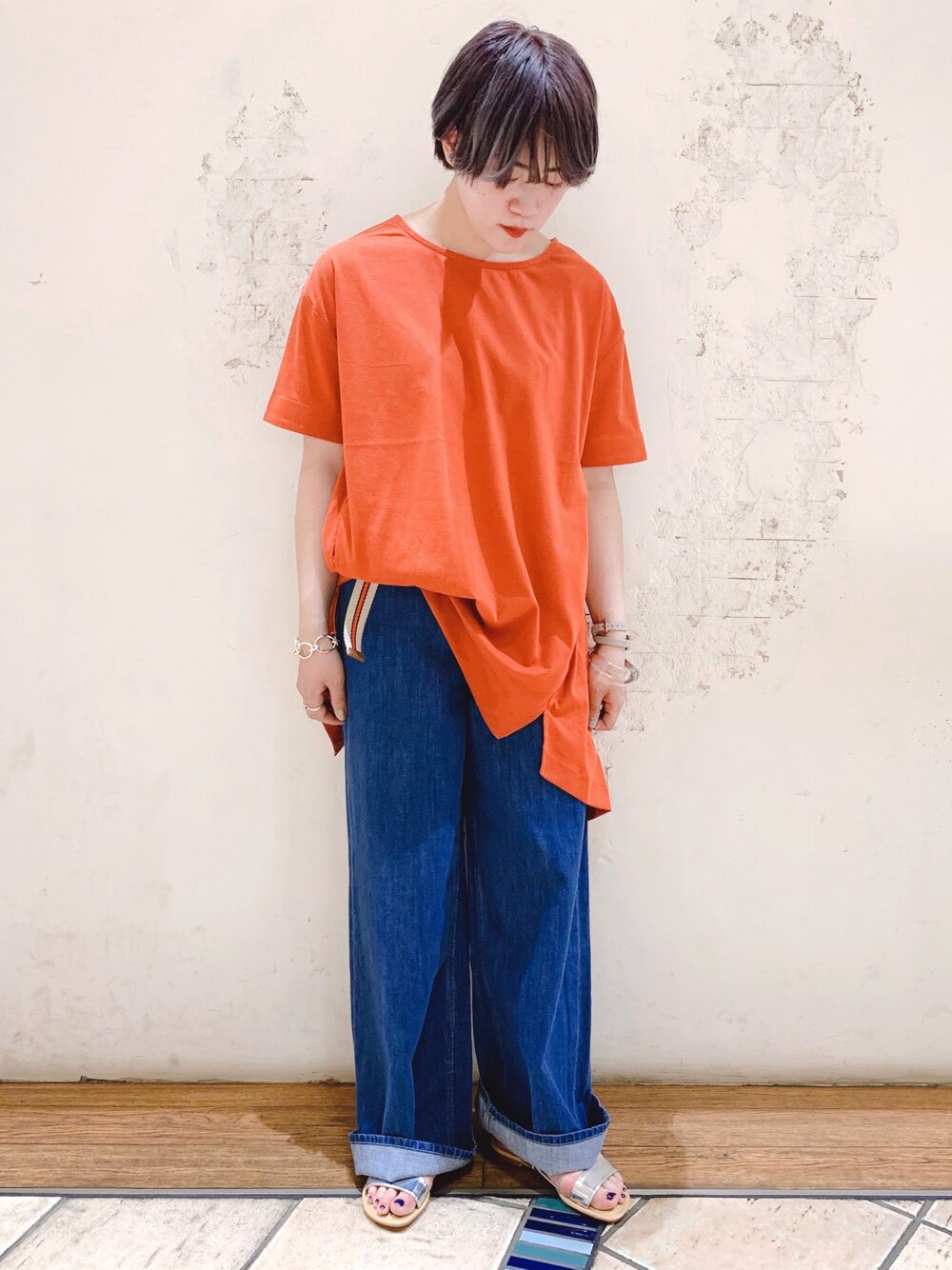 「カジュアル、ラクチンコーデ、夏コーデ、休日スタイル、プチプラコーデ、デニムパンツ、ラフ、サンダル、Tシャツ、レプシィム(LEPSIM)」｜「LEPSIMのコットン100デニムワイドパンツ　822602（デニムパンツ、ブルー系）」を使った、matsugeさん（レディース・157cm）の春コーディネートの1枚目の写真