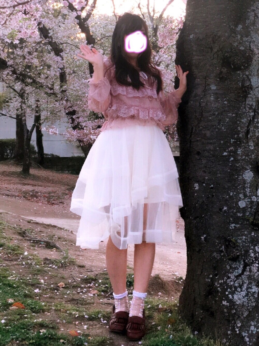 「春コーデ、春、ガーリー、お花見」｜「LIZ LISAのアイテム（スカート、ホワイト系）」を使った、yoikoさん（レディース・150cm）の春コーディネートの1枚目の写真