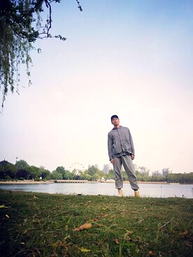 「アイテム（スタジャン、グレー系）」を使った、JRさん（メンズ・184cm）の春コーディネート