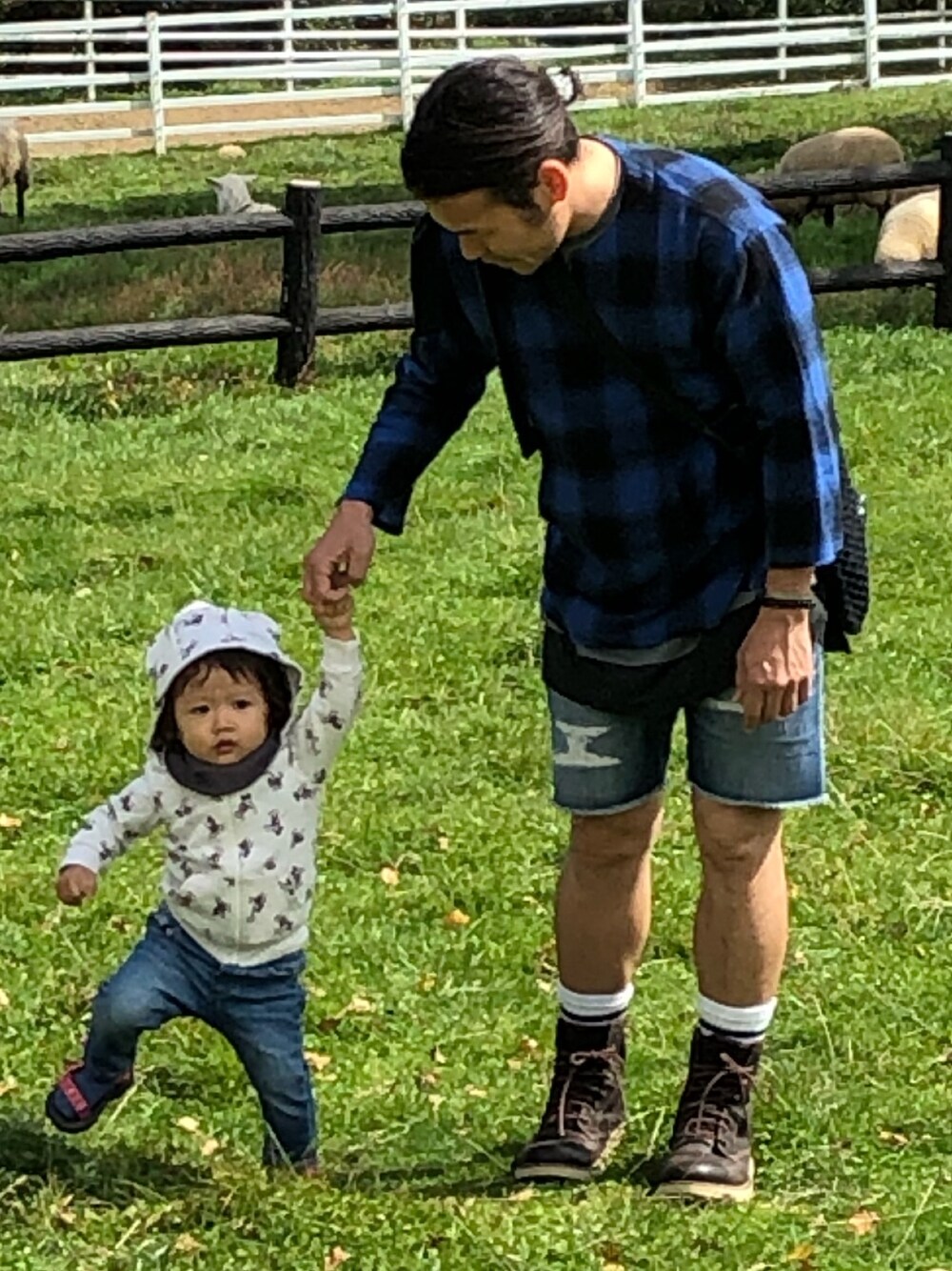 「MONKEY TIMEのアイテム（シャツ/ブラウス、ブルー系）」を使った、joxarさん（メンズ・169cm）の夏コーディネートの1枚目の写真