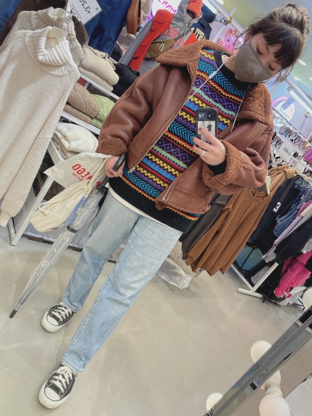 「冬コーデ、スニーカーコーデ、プチプラコーデ、ニットコーデ、コンバース、古着、converse、JEANASiS」｜「CONVERSEのCONVERSE ALL STAR OX(BLACK)（スニーカー、ブラック系）」を使った、かほぴん、さん（レディース・162cm）の冬コーディネートの1枚目の写真