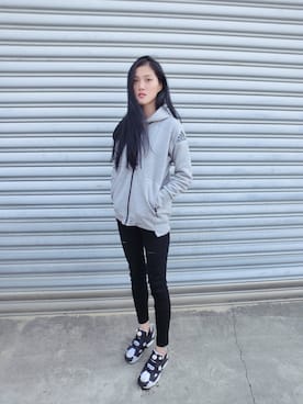 「アイテム（スーツジャケット、シルバー系）」を使った、韓邦妮さん（レディース・168cm）の冬コーディネート