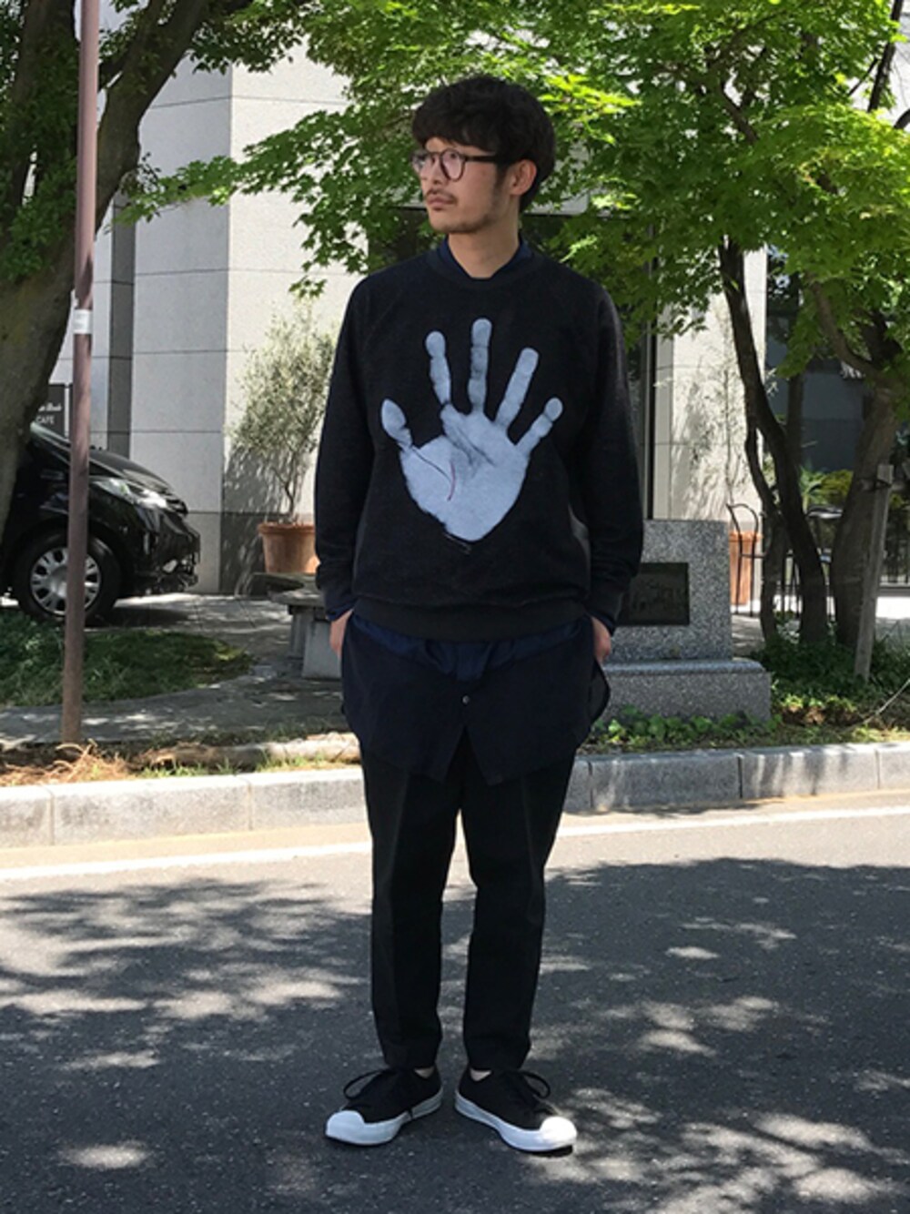 ブラック系のスウェット、その他のその他、その他のその他を着用したメンズの夏コーディネートの1枚目の写真