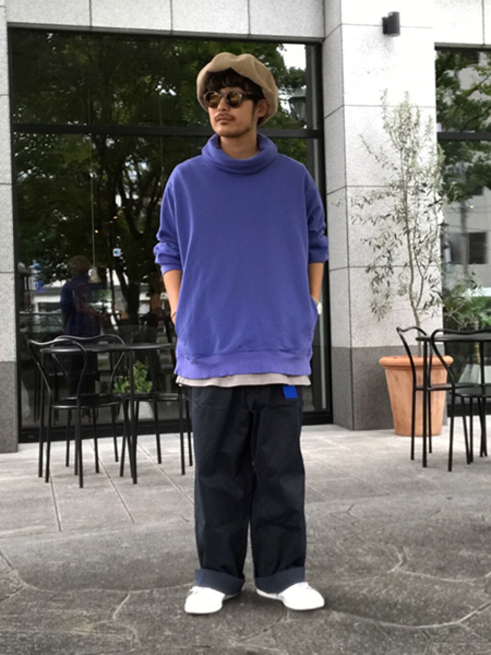 パープル系のスウェット、グレー系のTシャツ/カットソー、その他のその他を着用したメンズの夏コーディネートの1枚目の写真