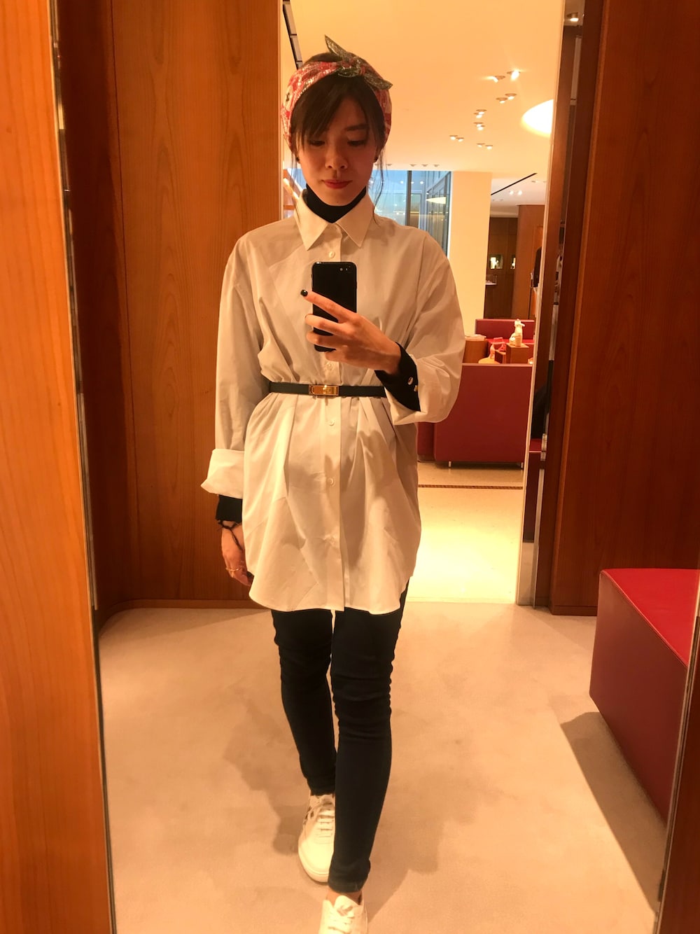 「ootd、HERMES、fashion blogger、fashion、fashionista」｜「HERMESのアイテム（シャツ/ブラウス、ホワイト系）」を使った、anita  anitaさん（レディース・158cm）の春コーディネートの1枚目の写真