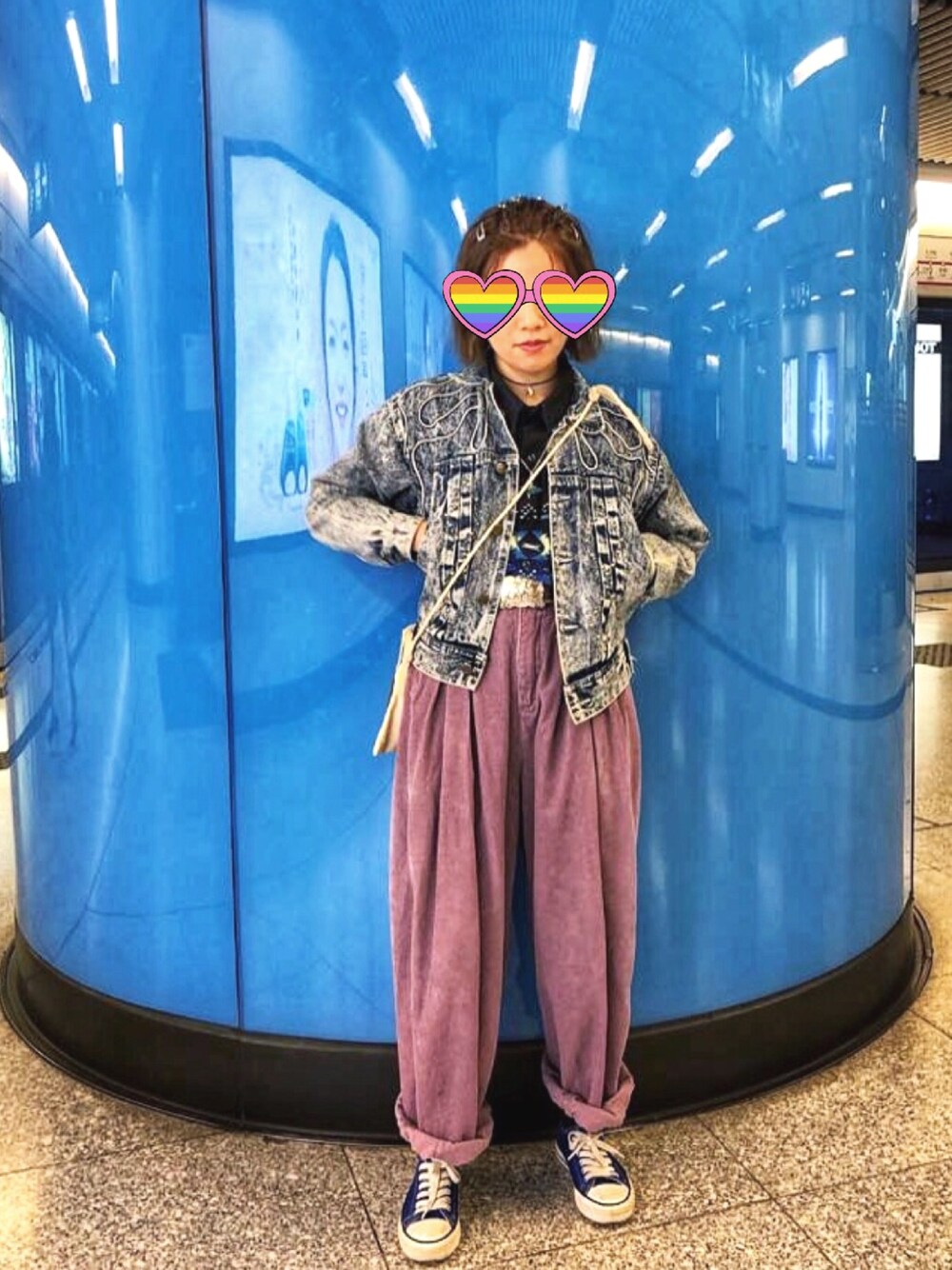 「girl、VINTAGE、acidwash、corduroy pants、streetstyle、streetfashion、streetwear」｜「Accessorizeのアイテム（チョーカー、ブラック系）」を使った、athena_lookbookさん（レディース・152cm）の冬コーディネートの1枚目の写真