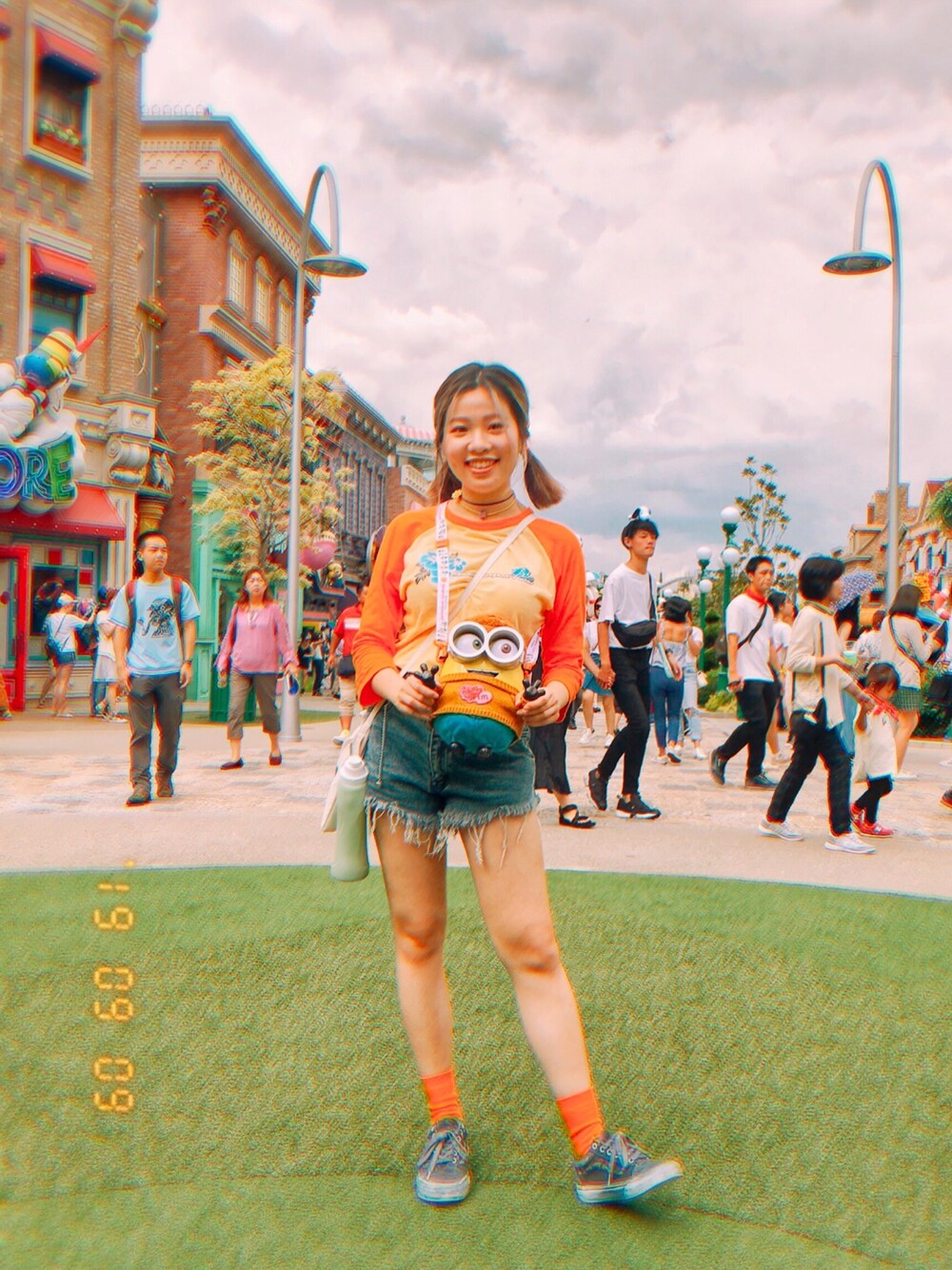 「summer、girl、VINTAGE、90’s、orange、osaka、USJ、y2k」｜「no brandのアイテム（チョーカー、パープル系）」を使った、athena_lookbookさん（レディース・152cm）の秋コーディネートの1枚目の写真