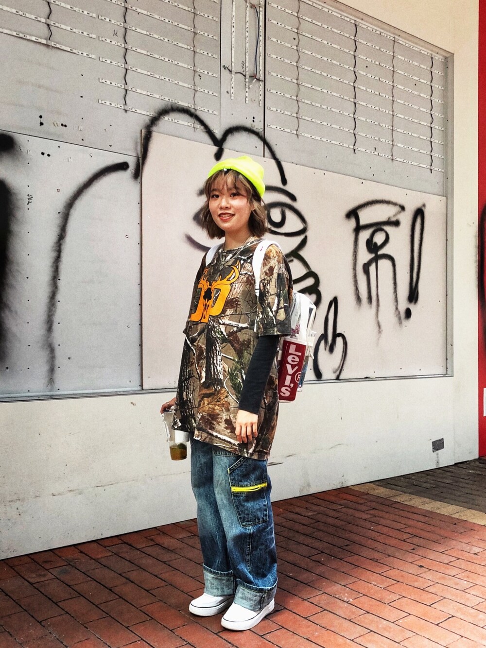 「girl、VINTAGE、90’s、Hong Kong、autumn、fall、streetstyle、streetfashion、streetwear」｜「WEGOのアイテム（ニットキャップ/ビーニー、イエロー系）」を使った、athena_lookbookさん（レディース・152cm）の秋コーディネートの1枚目の写真