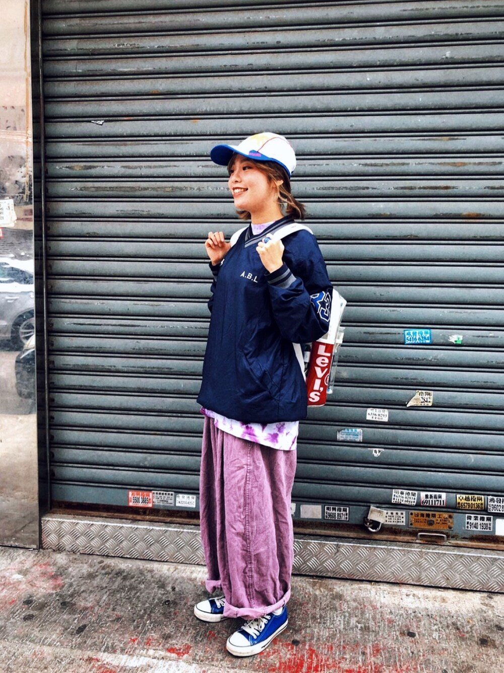 「VINTAGE、90’s、sporty、fall、corduroy、Hong Kong、streetstyle、streetfashion、streetwear、purple」｜「VINTAGEのアイテム（キャップ、ホワイト系）」を使った、athena_lookbookさん（レディース・152cm）の冬コーディネートの1枚目の写真
