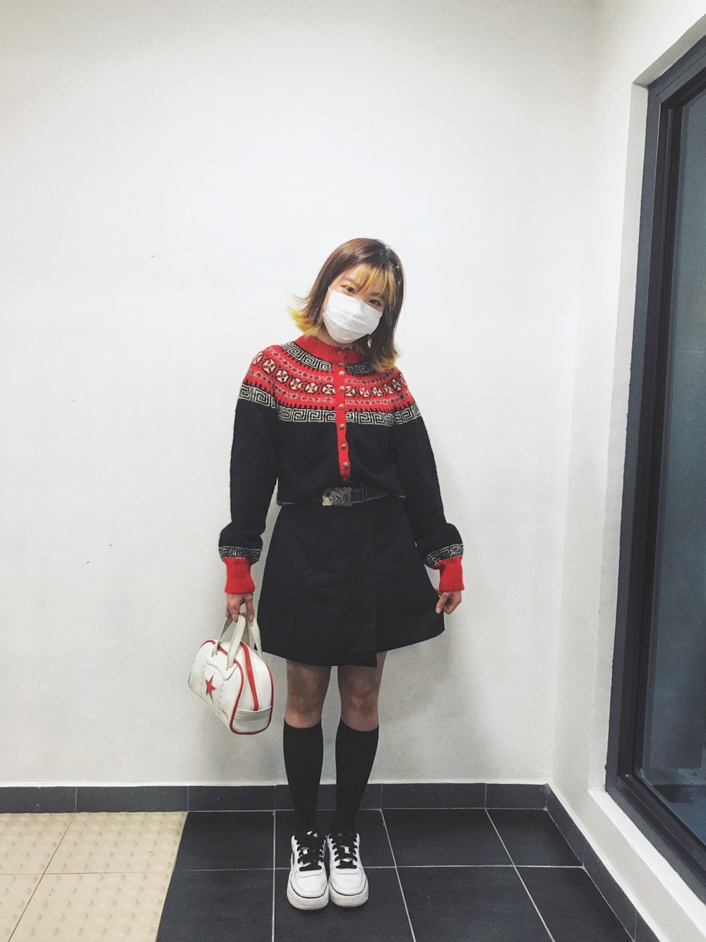 「街頭穿搭、球鞋、復古、古着、古着MIX、毛衣、VINTAGE、streetstyle、streetfashion、streetwear」｜「VINTAGEのアイテム（カーディガン/ボレロ、レッド系）」を使った、athena_lookbookさん（レディース・152cm）の春コーディネートの1枚目の写真