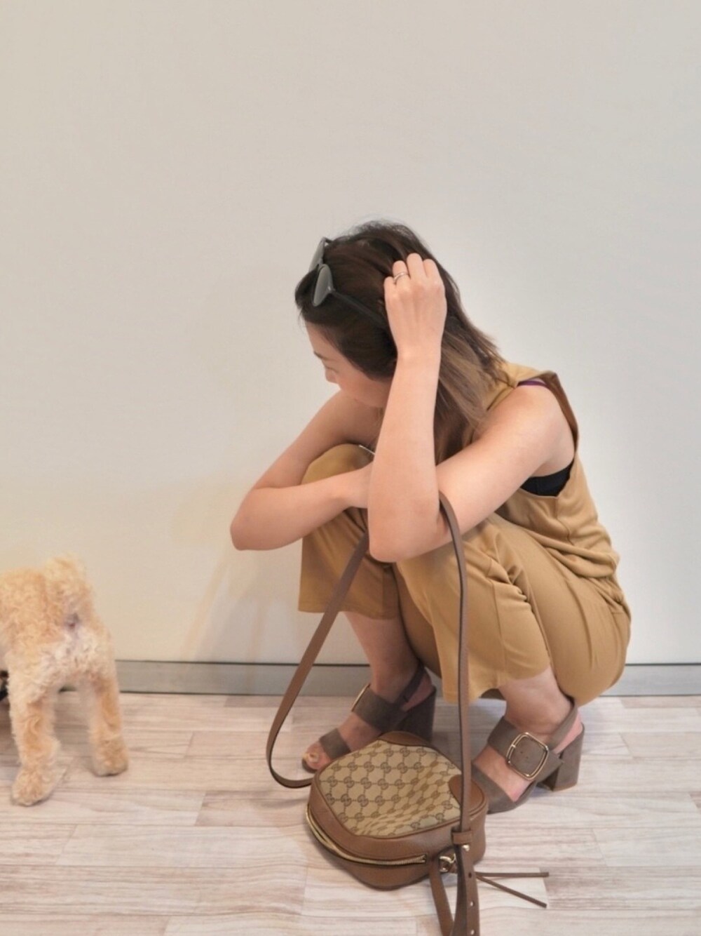 「プチプラ、シンプルコーデ、オールインワン、夏コーデ、きれいめカジュアル、オトナ女子、サングラス、梅田、犬」｜「KOBE LETTUCEのアイテム（オールインワン・サロペット、ベージュ系）」を使った、kumipoohさん（レディース・156cm）の夏コーディネートの1枚目の写真