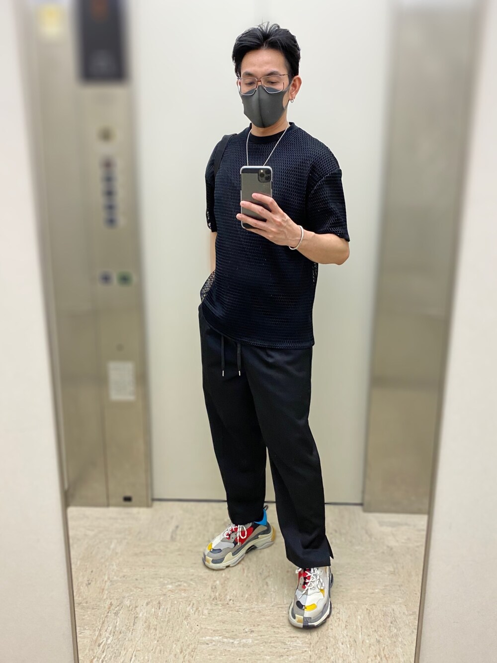 「ワイドパンツ、ストリート、黒コーデ、夏コーデ、おしゃれさんと繋がりたい」｜「niko and...の【CM着用アイテム】サイドスリットパンツ（その他パンツ、ベージュ系）」を使った、d29p26buさん（メンズ・174cm）の夏コーディネートの1枚目の写真