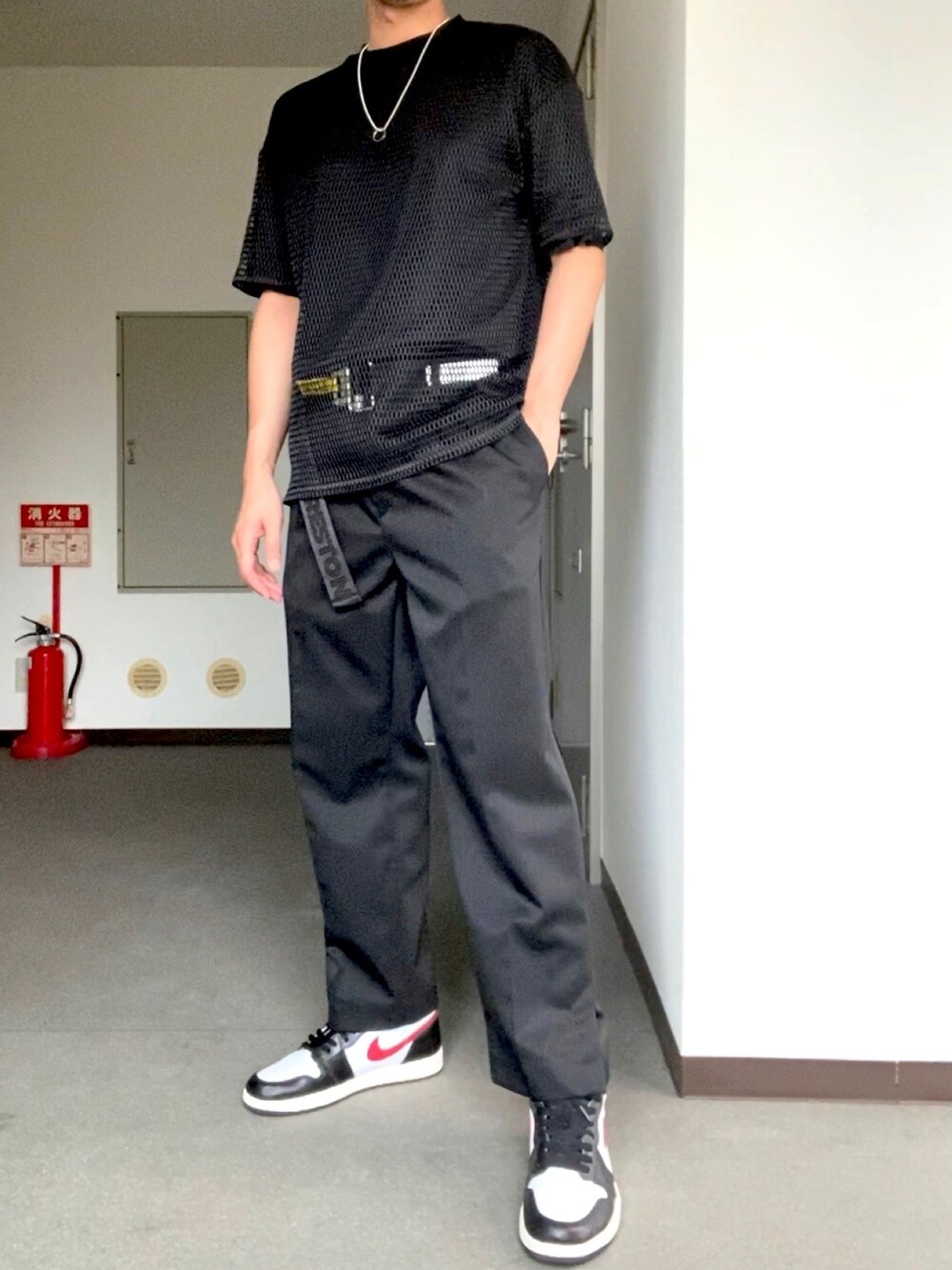 「ブラックコーデ、夏コーデ、スニーカーコーデ、スニーカー、ストリートコーデ、おしゃれさんと繋がりたい、ワイドパンツ」｜「SUPERTHANKSのアイテム（トップス、ブラック系）」を使った、d29p26buさん（メンズ・174cm）の夏コーディネートの1枚目の写真
