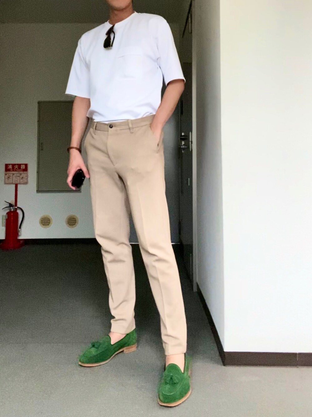 「夏コーデ、ローファー、ベージュ、白いTシャツ、おしゃれさんと繋がりたい」｜「Church'sのアイテム（シューズ、グリーン系）」を使った、d29p26buさん（メンズ・174cm）の夏コーディネートの1枚目の写真