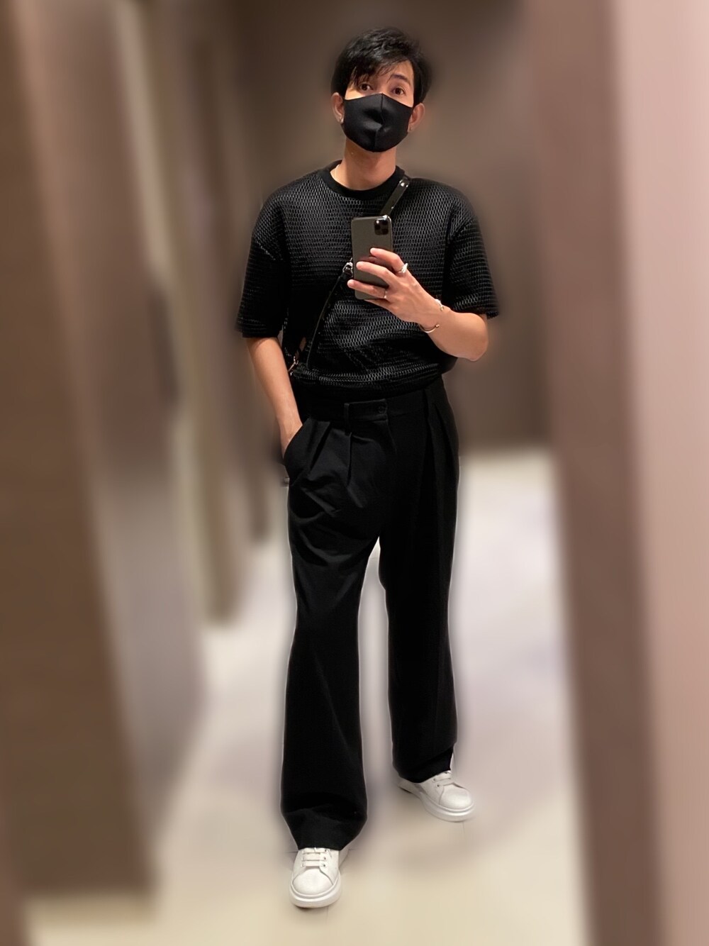 「今日のコーデ、ブラックコーデ、メンズファッション、スニーカーコーデ、ストリート」｜「SUPERTHANKSのアイテム（トップス、ブラック系）」を使った、d29p26buさん（メンズ・174cm）の秋コーディネートの1枚目の写真