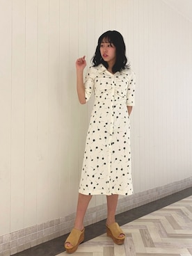 「小花柄ワンピース」｜「アイテム（サンダル）」を使った、まこ_redyazelさん（レディース・158cm）の冬コーディネート