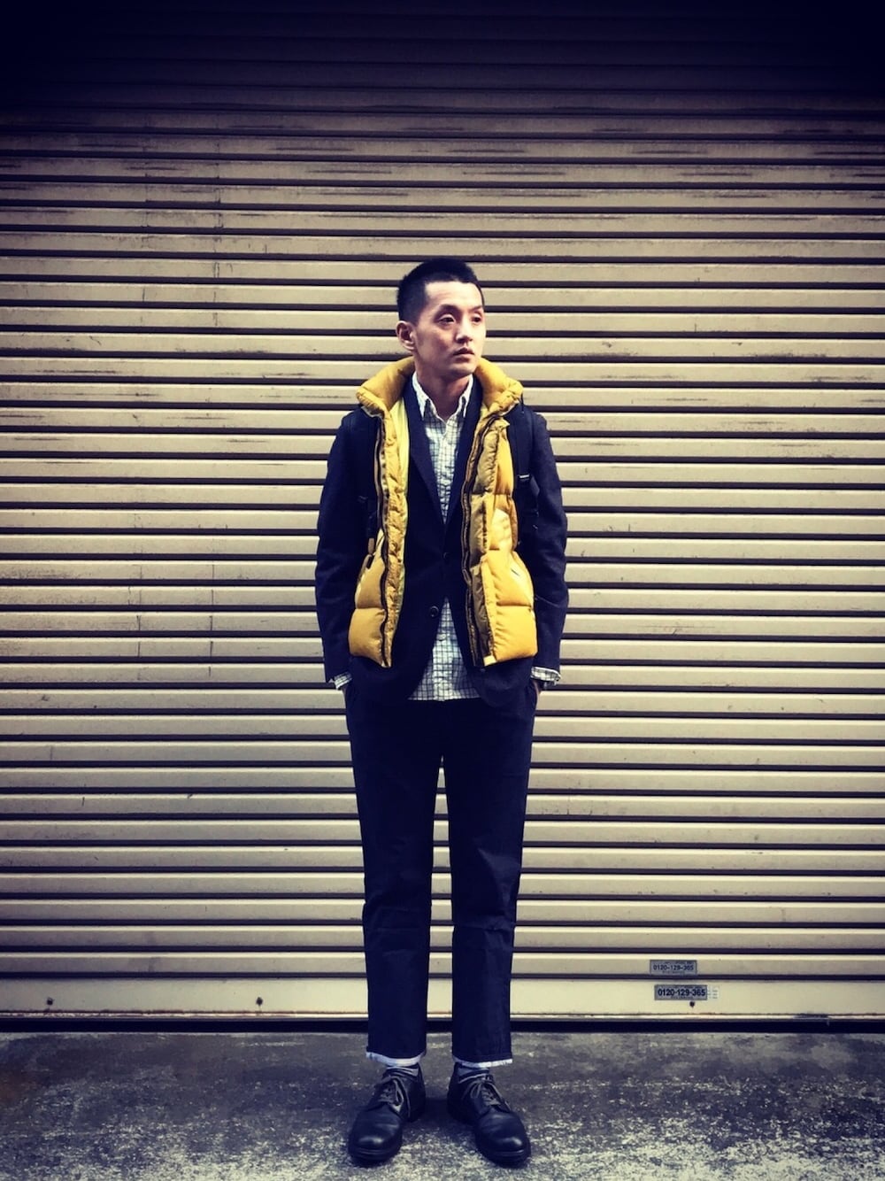 STONE ISLANDのダウンベスト（イエロー系）を使った人気ファッション