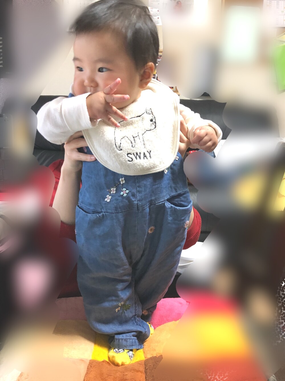 「nextのアイテム（つなぎ/オールインワン、ブルー系）」を使った、Key11さん（キッズ・70cm）の春コーディネートの1枚目の写真