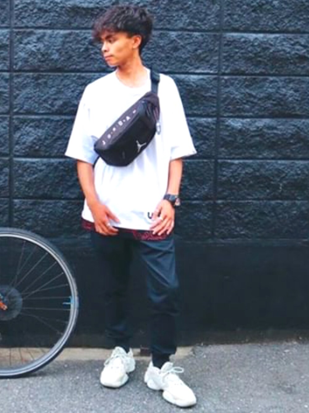 「今日のコーデ、ストリート、古着、ダッドスニーカー、お洒落さんとつながりたい、sneakers」｜「Yeezyboost500のアイテム（スニーカー、グレー系）」を使った、Allenさん（メンズ・171cm）の夏コーディネートの1枚目の写真