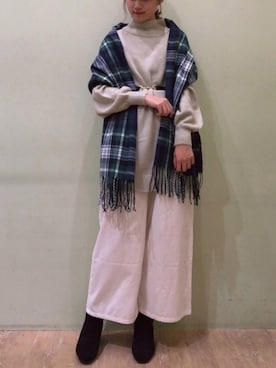 「earth music&ecology（アースミュージックアンドエコロジー）のアイテム（ストール/ショール）」を使った、おのまいさん（レディース・159cm）の秋コーディネート