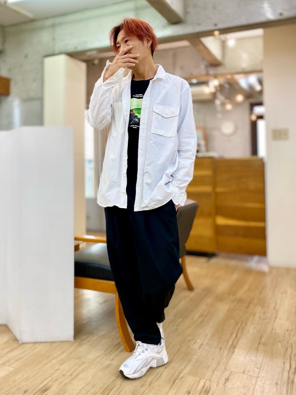 「ビッグシルエット、モノトーン、ビッグシャツ、白シャツ、プリントT、白スニーカー、おしゃれさんと繋がりたい、いいね、save、フォローお願いします🤑」｜「coenのワークシャツ（シャツ/ブラウス、ホワイト系）」を使った、チョキさんさん（メンズ・170cm）の春コーディネートの1枚目の写真