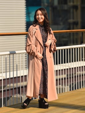 「BARAK（バラク）のアイテム（トレンチコート）」を使った、飯田りほさん（レディース・152cm）の春コーディネート