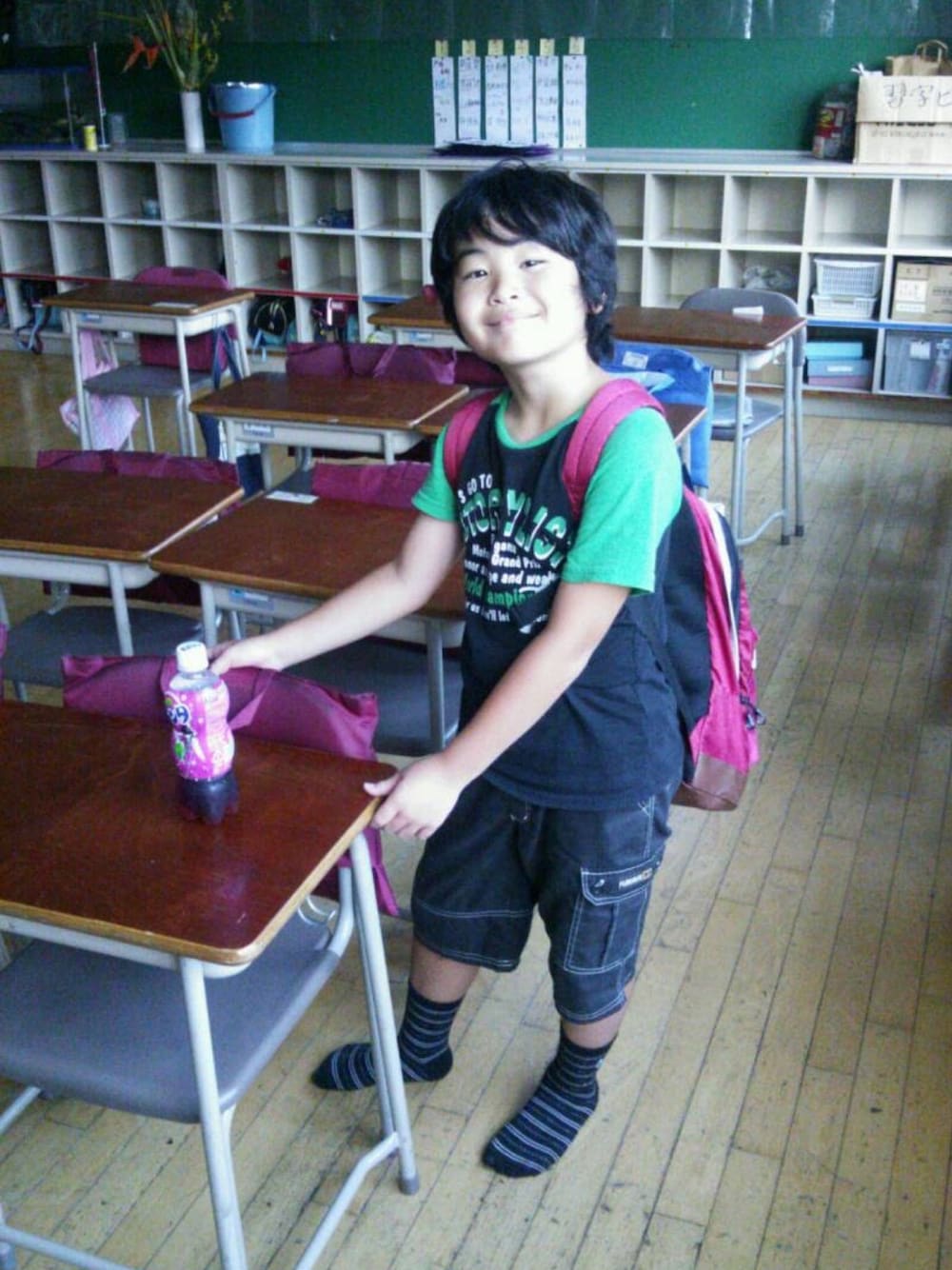 「学校」｜「しまむらの花柄キャミフェイクＴシャツ（Tシャツ/カットソー、グリーン系）」を使った、としまるさん（メンズ・270cm）の冬コーディネートの1枚目の写真