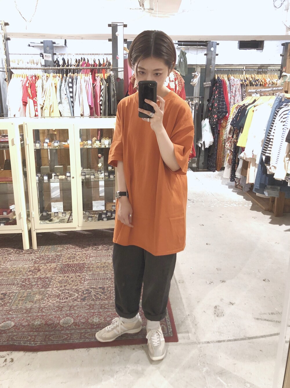 「シンプルコーデ、ootd、オーバーサイズ、ラフ、スポーツミックス、オレンジ、メンズライク、だぼだぼ、ビッグシルエット、HYKE×adidas」｜「HYKEのアイテム（スニーカー、ベージュ系）」を使った、junri さん（レディース・153cm）の夏コーディネートの1枚目の写真