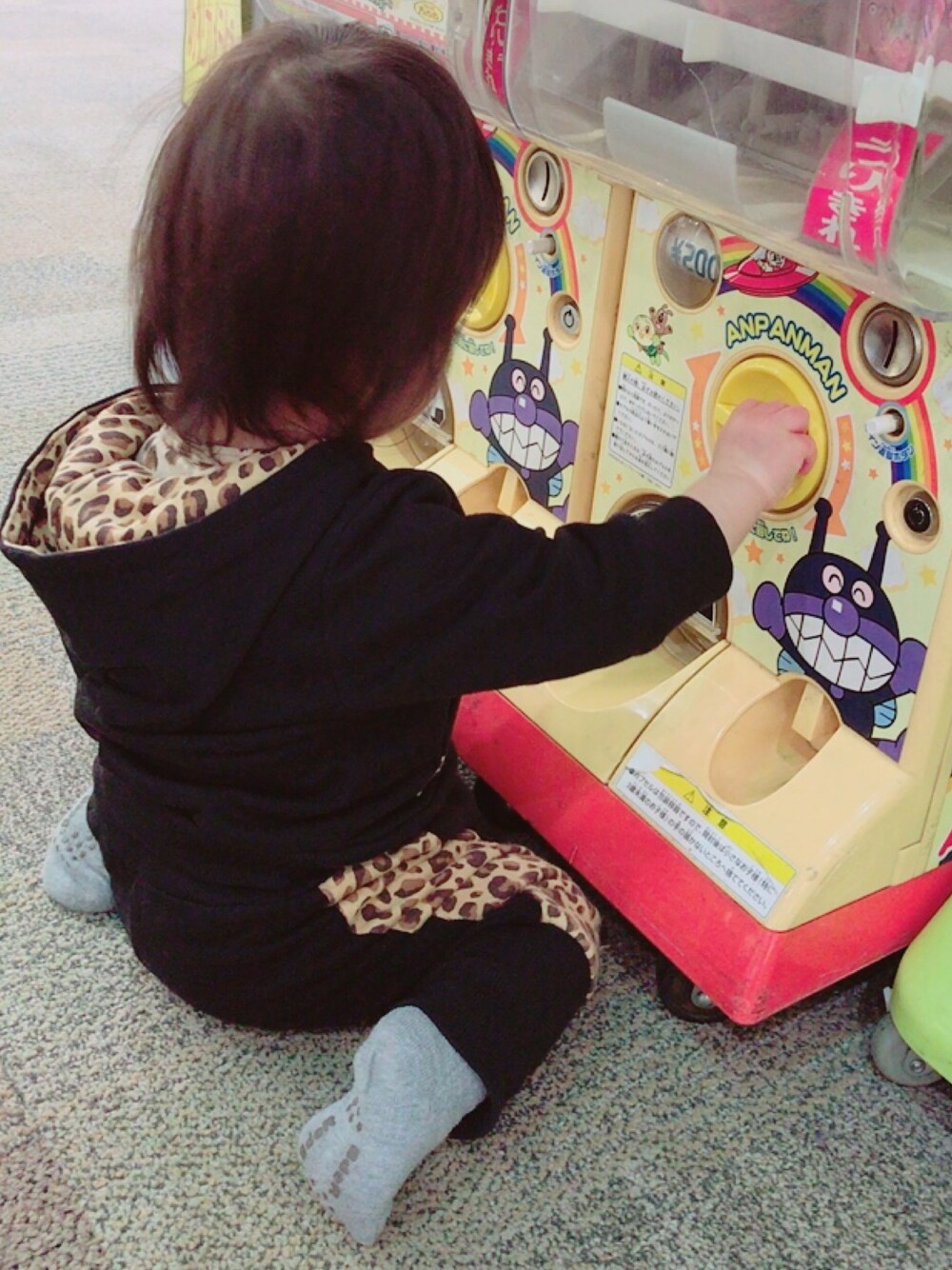 「西松屋、プチプラ、ひょう柄、セットアップ、女の子、1歳3ヶ月」｜「西松屋のアイテム（スウェット、ブラック系）」を使った、yua-mama♥さん（キッズ・70cm）の春コーディネートの1枚目の写真