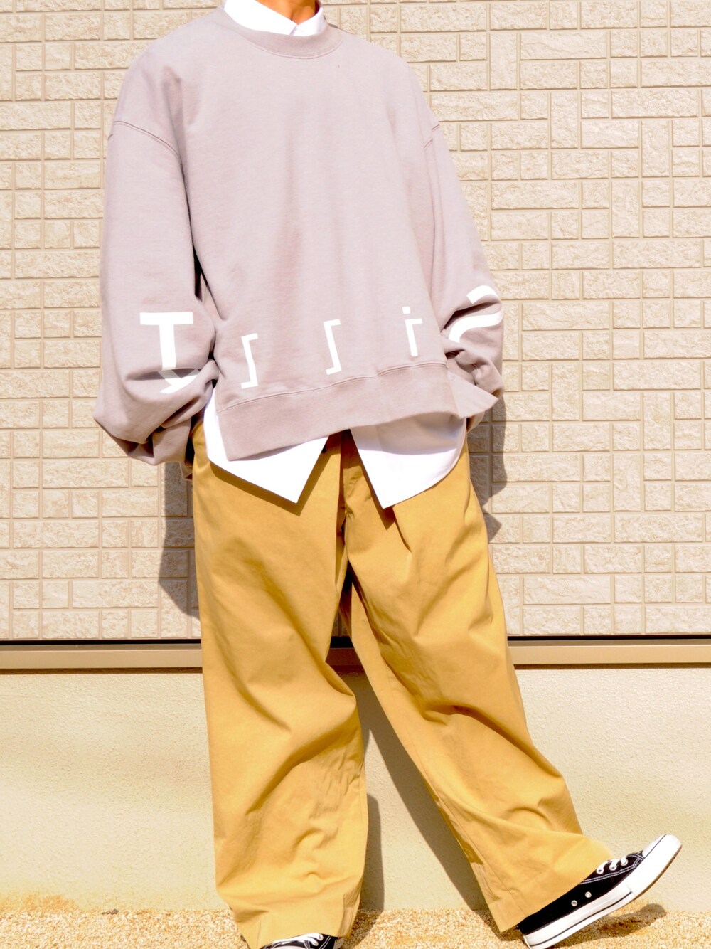「カジュアル、ビッグシルエット、私の推しブランド、ワイドパンツ、UNIQLO、今日のコーデ、フォローミー、低身長、春コーデ、スウェット」｜「licht bestrebenのアイテム（トップス、グレー系）」を使った、taijuさん（メンズ・167cm）の冬コーディネートの1枚目の写真