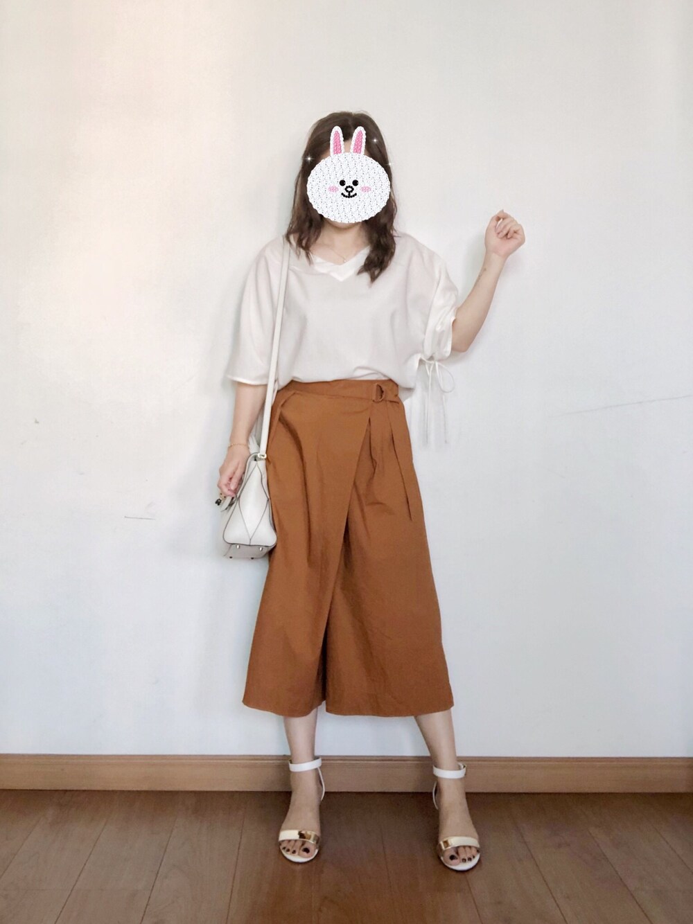 「ワイドパンツ、キュロット」｜「RIVE DROITEのアイテム（トップス、ホワイト系）」を使った、シロさん（レディース・160cm）の夏コーディネートの1枚目の写真