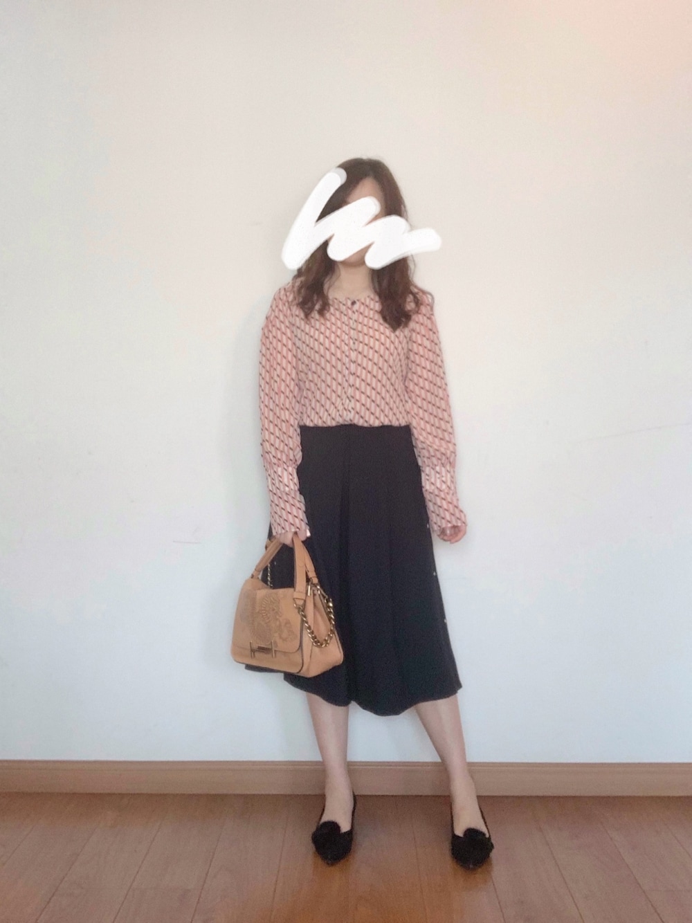 「hoss intropiaのアイテム（シャツ/ブラウス、ピンク系）」を使った、シロさん（レディース・160cm）の春コーディネートの1枚目の写真