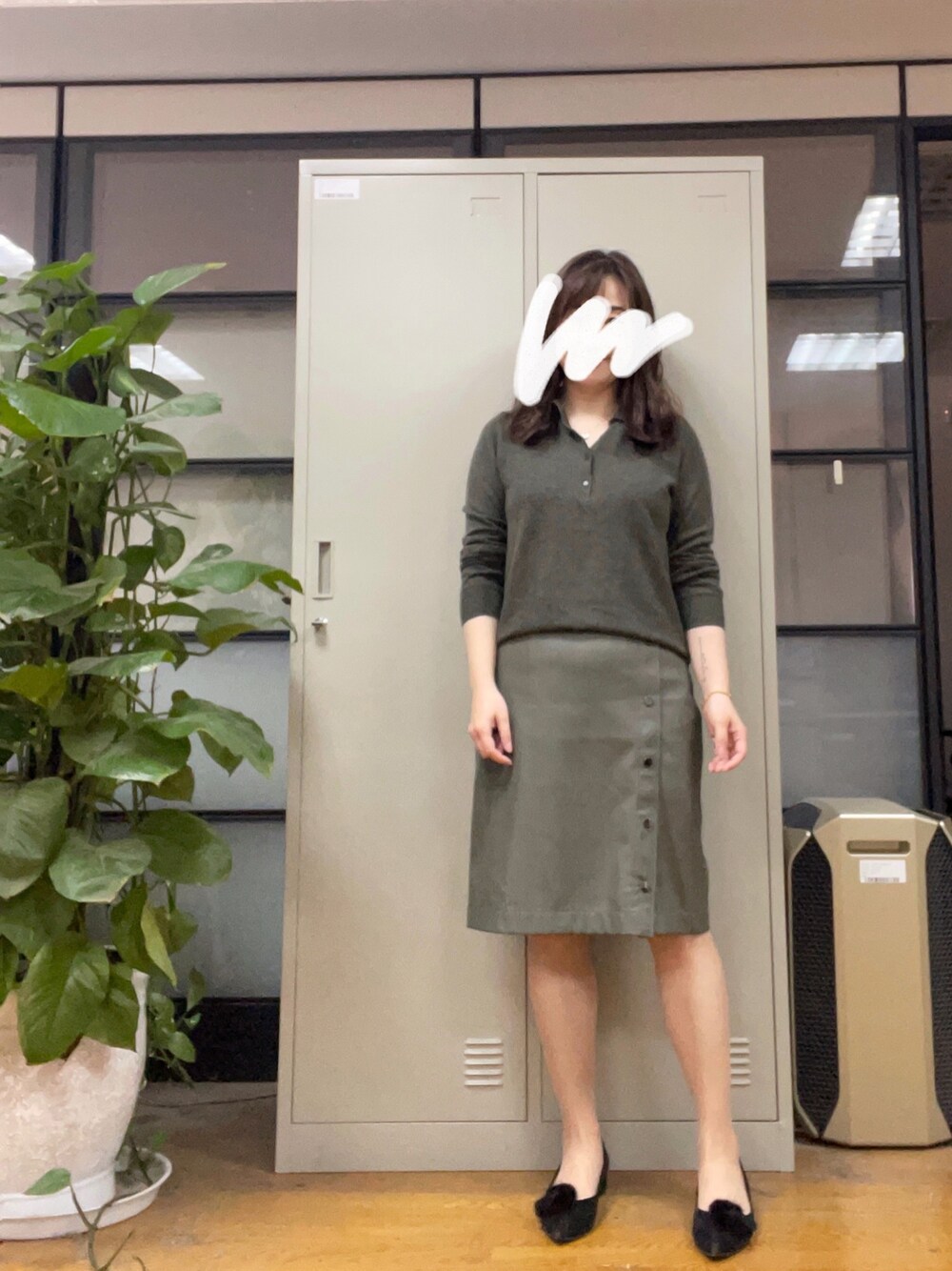 「HUGO BOSSのアイテム（スカート、グリーン系）」を使った、シロさん（レディース・160cm）の春コーディネートの1枚目の写真