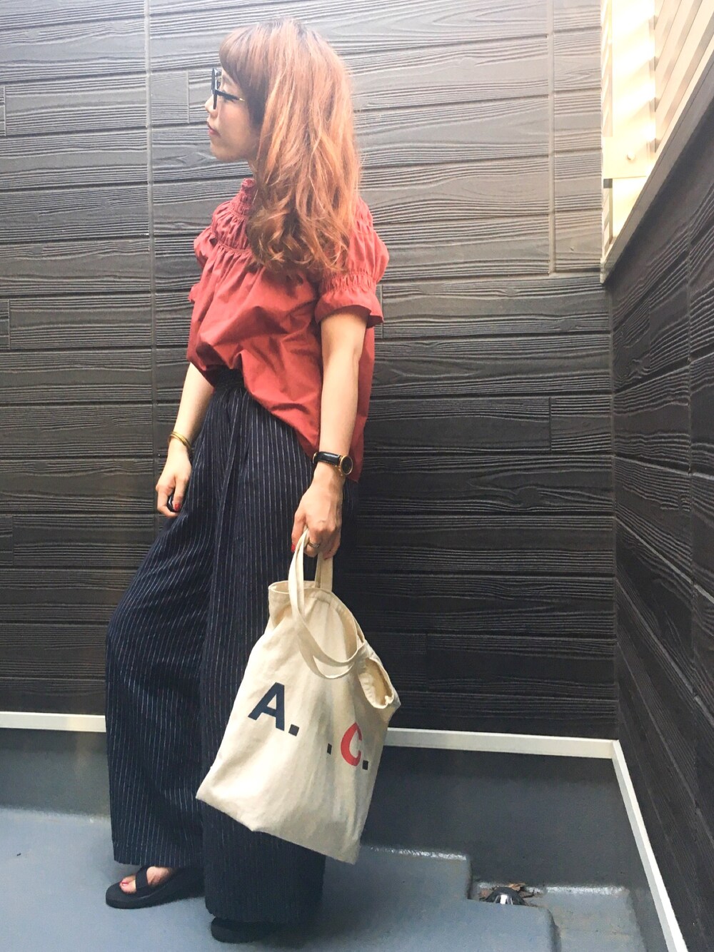 「greenparks、オフショル、ワイドパンツ、夏コーデ、teva、ラクチンコーデ、カジュアル、サングラス」｜「Green　Parksの・シャーリング5分袖ブラウス（シャツ/ブラウス、オレンジ系）」を使った、c o y a m aさん（レディース・154cm）の春コーディネートの1枚目の写真