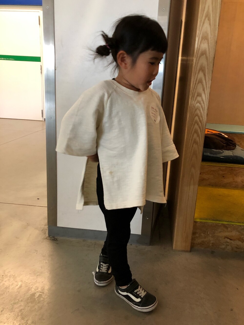 「遠足、kids、女の子コーデ、VANS」｜「palo_alto_closetのアイテム（Tシャツ/カットソー、ホワイト系）」を使った、𓍯yü𓍯さん（キッズ・120cm）の春コーディネートの1枚目の写真