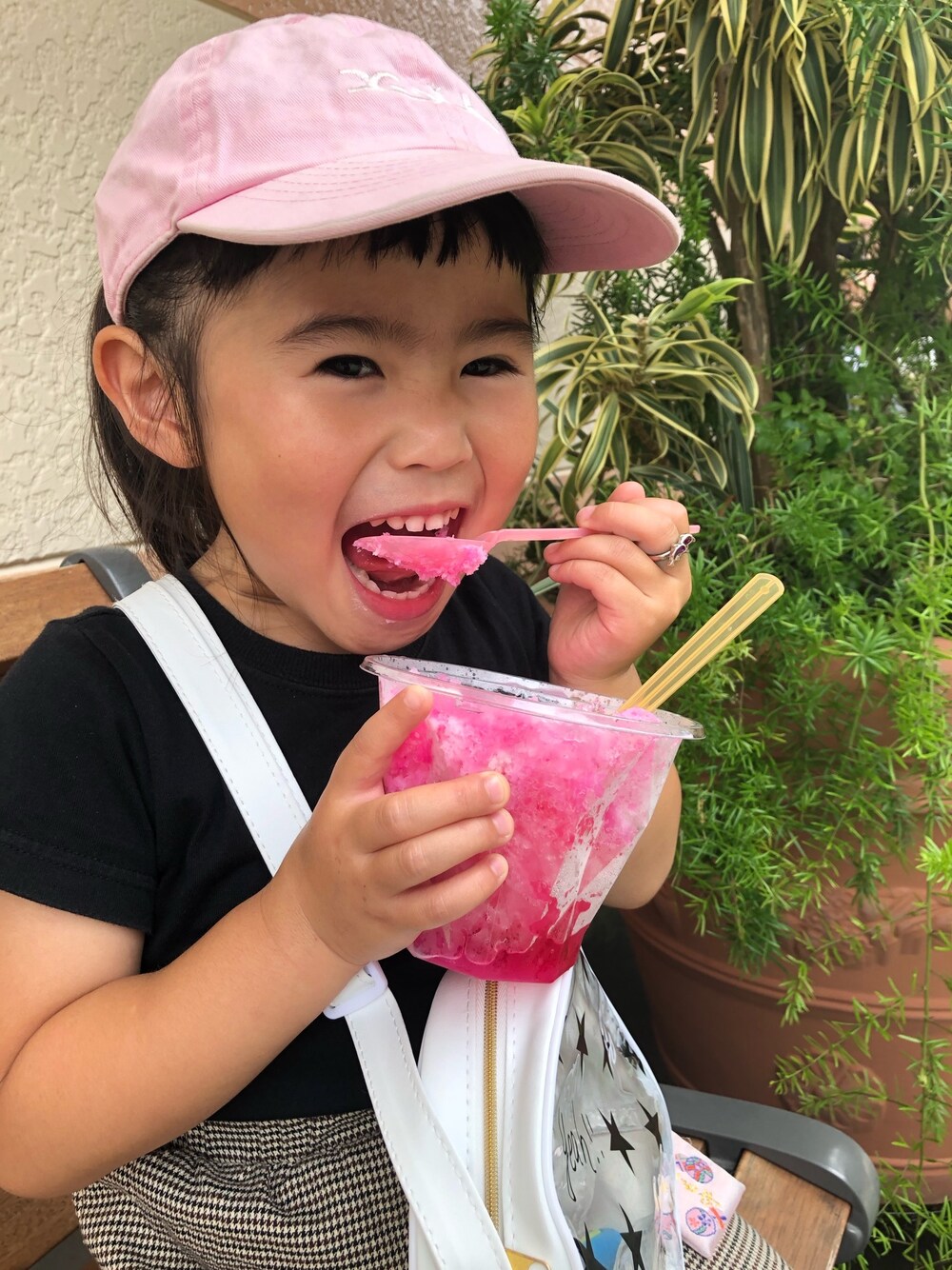 「kids、女の子コーデ、韓国子供服」｜「X-girl StagesのLOGO COTTON CAP（キャップ、ピンク系）」を使った、𓍯yü𓍯さん（キッズ・120cm）の春コーディネートの1枚目の写真