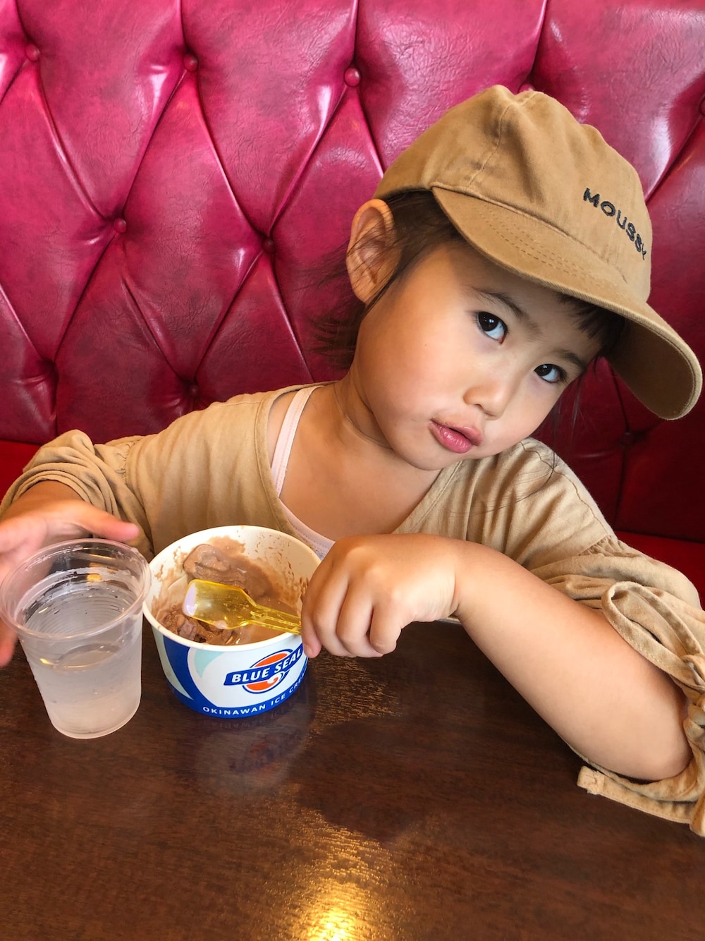 「kids、女の子コーデ、旅行、なつこーで」｜「palo_alto_closetのアイテム（ワンピース、ベージュ系）」を使った、𓍯yü𓍯さん（キッズ・120cm）の春コーディネートの1枚目の写真