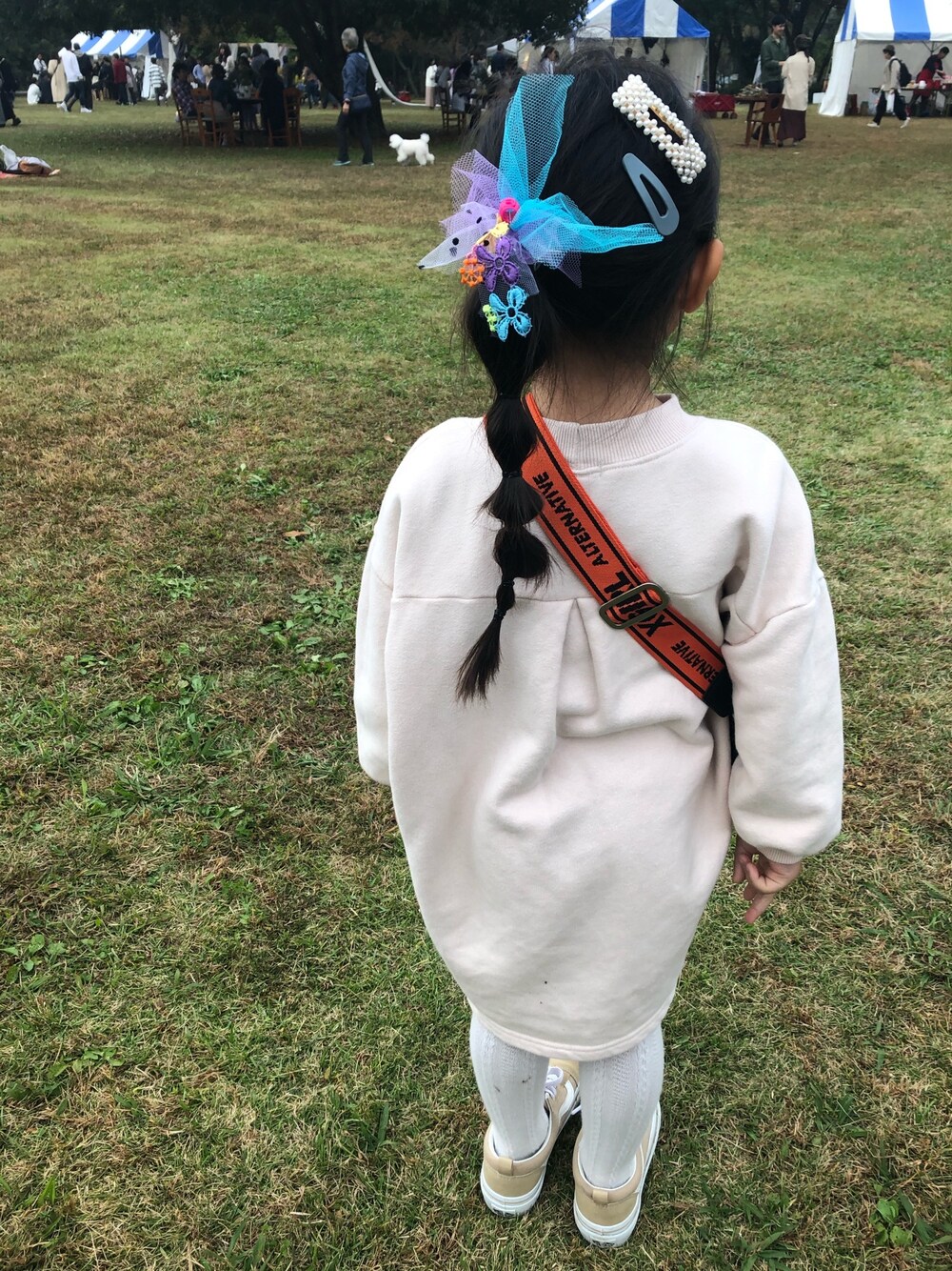 「キッズファッション、女の子、シンプルコーデ」｜「palo_alto_closetのアイテム（ワンピース、ホワイト系）」を使った、𓍯yü𓍯さん（キッズ・120cm）の春コーディネートの1枚目の写真