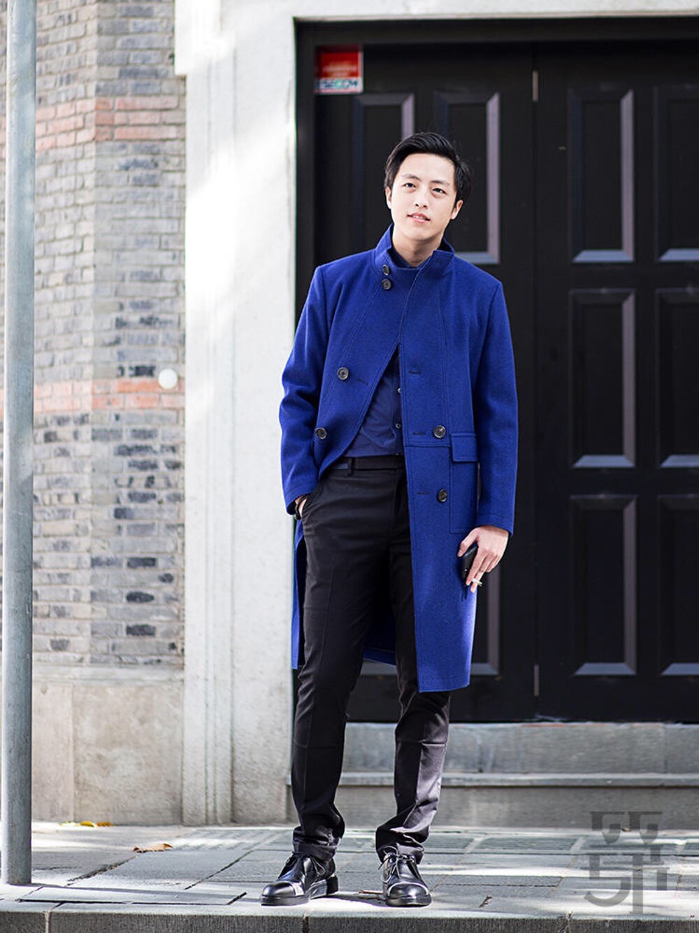 「冬」｜「RANDOM GRADEのアイテム（ダッフルコート、ブルー系）」を使った、ZEEY MEN 穿搭さん（メンズ・181cm）の冬コーディネートの1枚目の写真