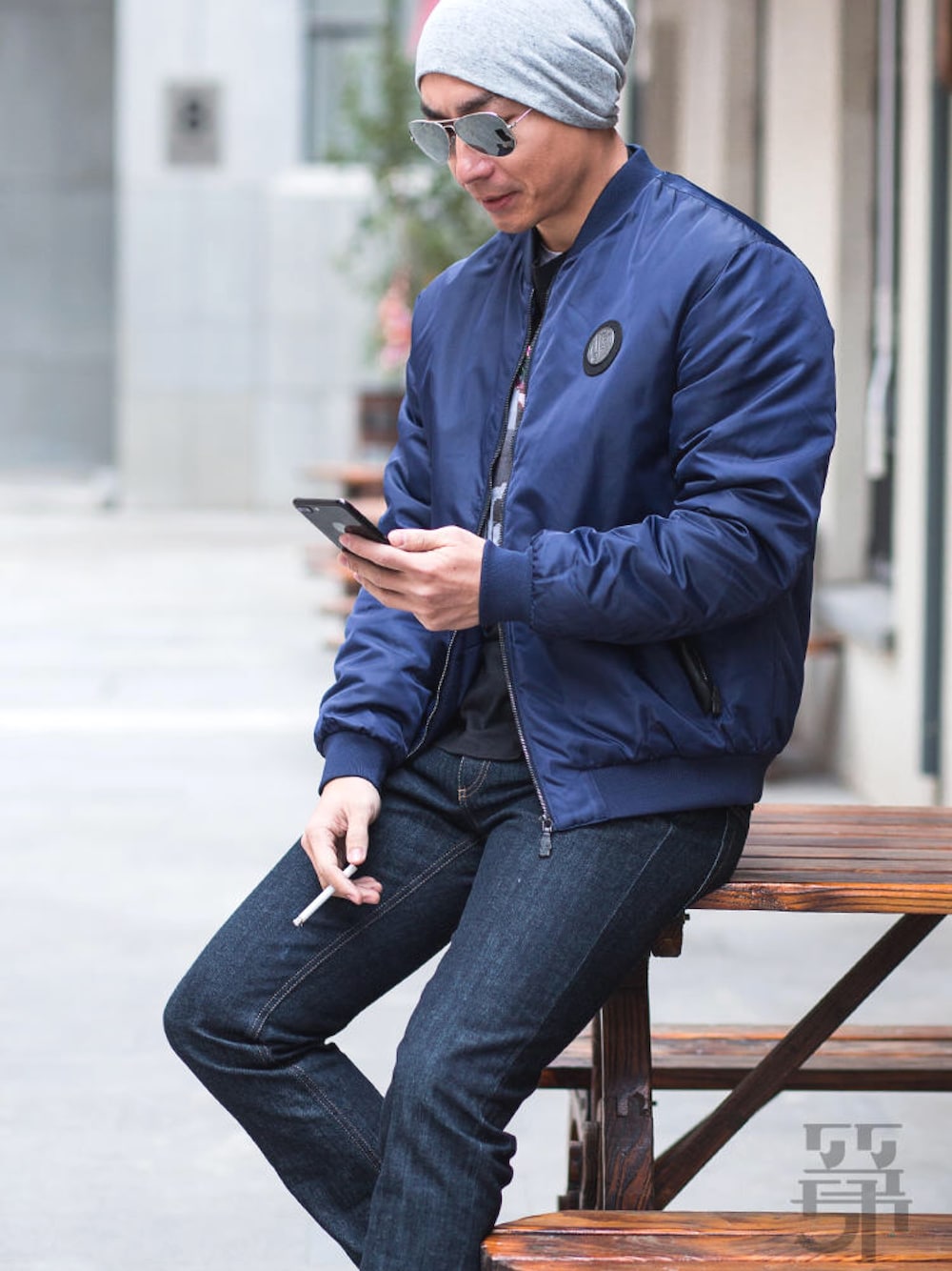 「シンプルコーデ」｜「VERSACE JEANSのアイテム（ジャケット/アウター、ブルー系）」を使った、ZEEY MEN 穿搭さん（メンズ・181cm）の冬コーディネートの1枚目の写真