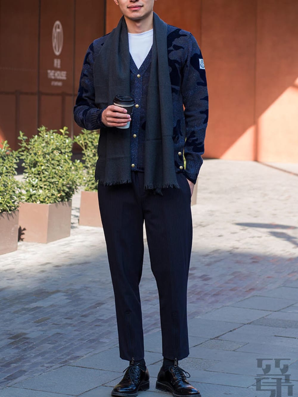 「はるコーデ」｜「MONCLER GAMME BLEUのアイテム（カーディガン/ボレロ、グレー系）」を使った、ZEEY MEN 穿搭さん（メンズ・182cm）の冬コーディネートの1枚目の写真