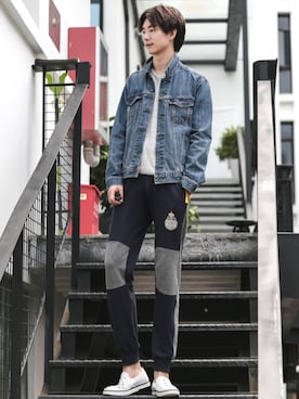 「アイテム（デニムジャケット、シルバー系）」を使った、ZEEY MEN 穿搭さん（メンズ・181cm）の春コーディネート