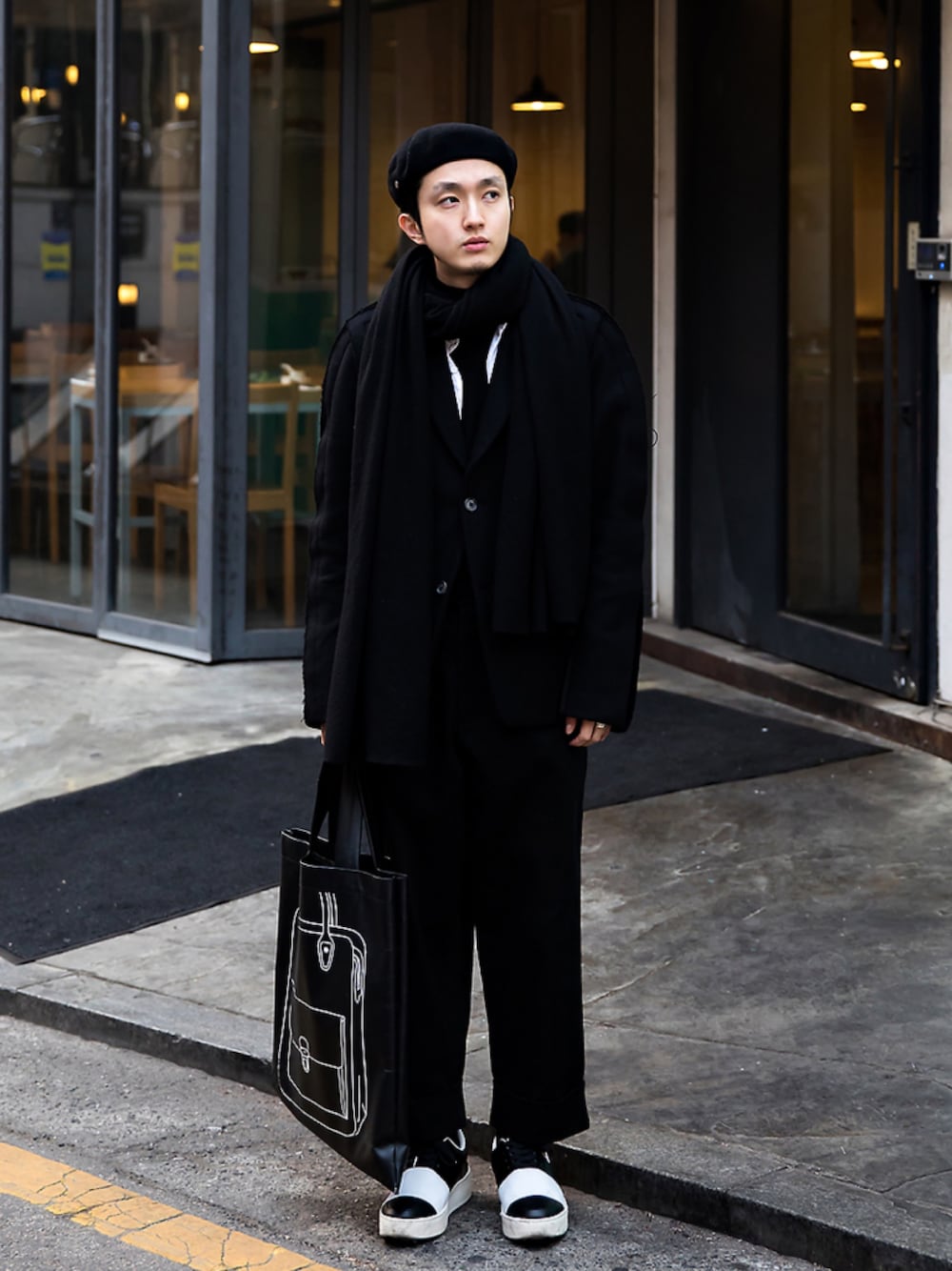 「ootd」｜「LAULHEREのアイテム（ハット、ブラック系）」を使った、ZEEY MEN 穿搭さん（メンズ・181cm）の春コーディネートの1枚目の写真