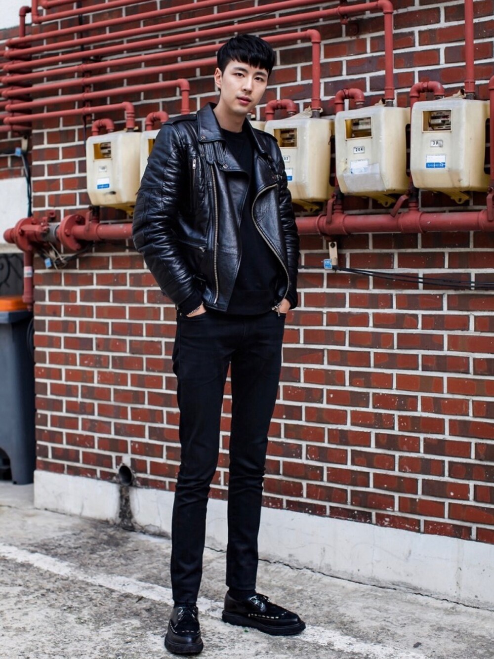 「Nのアイテム（ジャケット/アウター、ブラック系）」を使った、ZEEY MEN 穿搭さん（メンズ・181cm）の春コーディネートの1枚目の写真