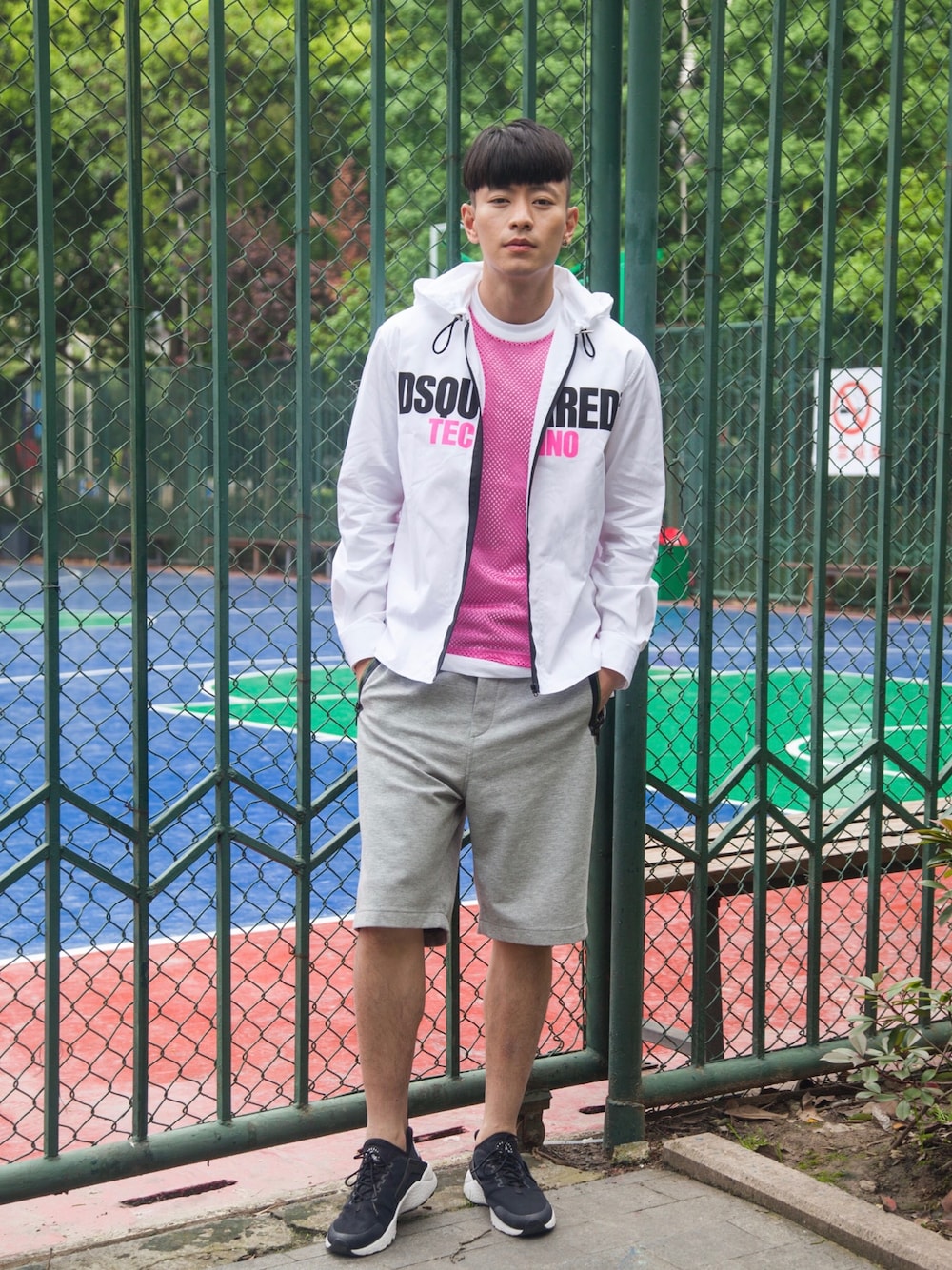 「DSQUARED2のアイテム（ジャケット/アウター、ホワイト系）」を使った、ZEEY MEN 穿搭さん（メンズ・181cm）の春コーディネートの1枚目の写真