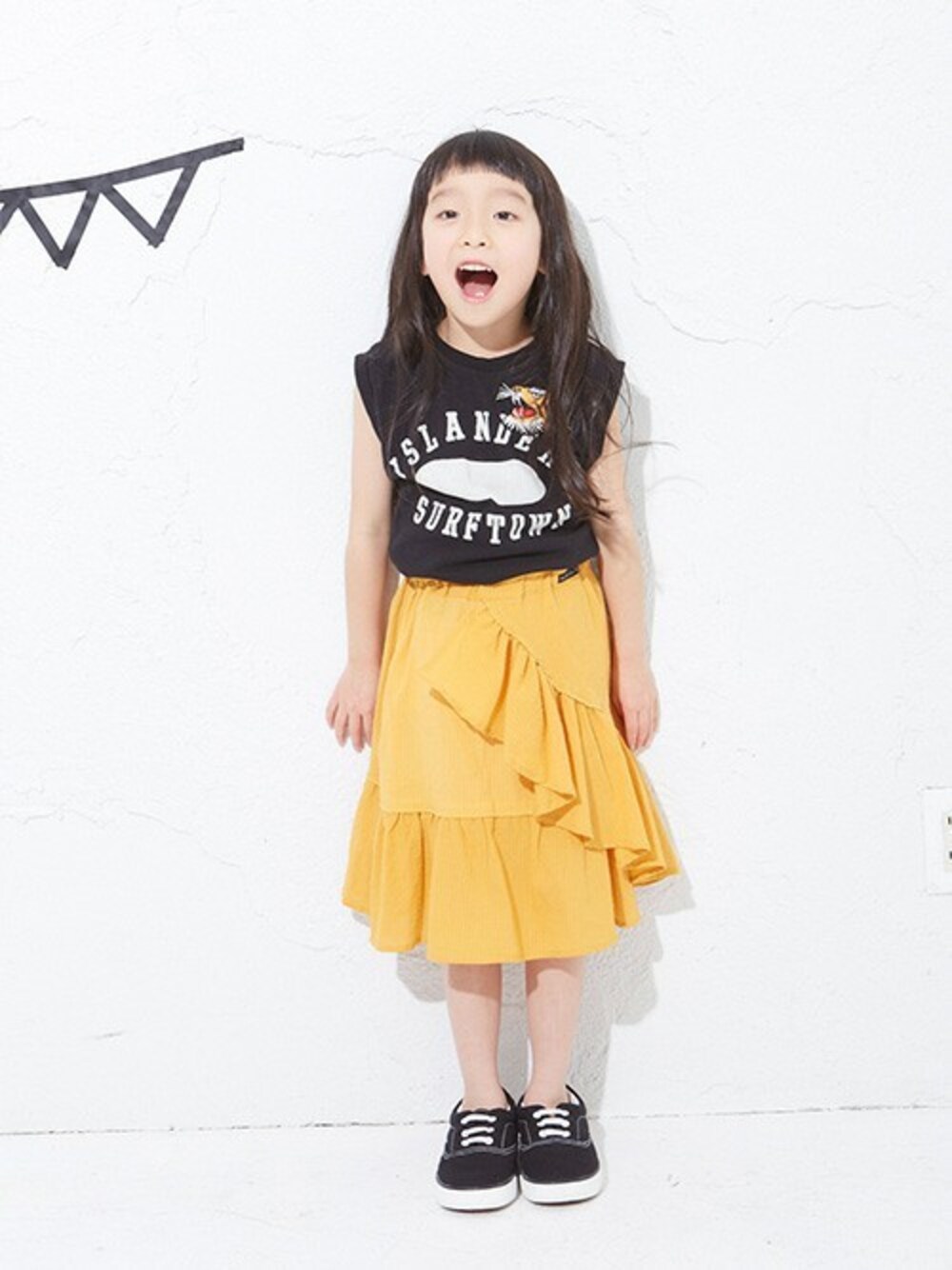 「スカート、タンクトップ、夏コーデ、女の子コーデ、BREEZE、ブリーズ、エフオーオンラインストア(F.O.Online Store)、F.O.Online Store、オールオルン、allolun.」｜「allolun.のワッペン付タンクトップ（タンクトップ、グレー系）」を使った、F.O.OnlineStoreさん（キッズ・110cm）の夏コーディネートの1枚目の写真